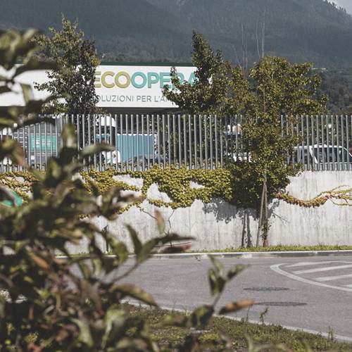 Una delle sedi di Ecoopera, ditta per lo smaltimento rifiuti